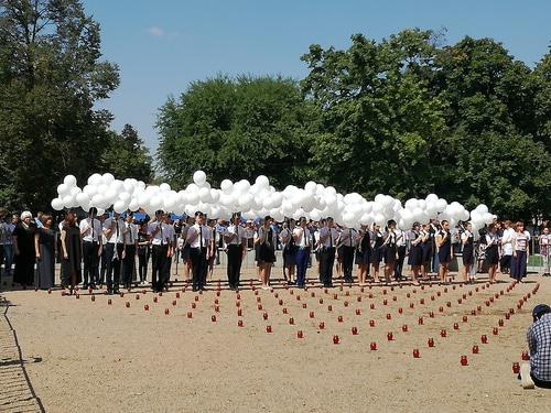 Вахта памяти в Беслане. 3 сентября 2017 г. Фото Эммы Марзоевой для "Кавказского узла" Вахта памяти в Беслане. 3 сентября 2017 г. Фото Эммы Марзоевой для "Кавказского узла"