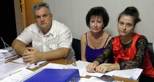 Сторона защиты Снытко - Ирина Снытко в центре. 
В суде Центрального района Сочи в зале суда. Фото Светланы Кравченко для "Кавказского узла"