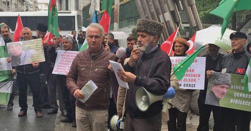 Участники акции. Стамбул, 2 октября 2017 г. Фото Магомеда Туаева для "Кавказского узла"