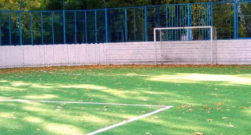 Ворота на школьной площадке. Фото Нины Тумановой для "Кавказского узла"