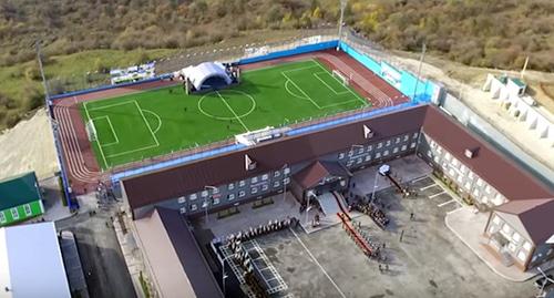 Вид сверху на многофункциональный военно-патриотический молодежный комплекс в Чечне. Фото: Стоп-кадр видео https://www.youtube.com/watch?time_continue=8&v=5gvCxAQrDks