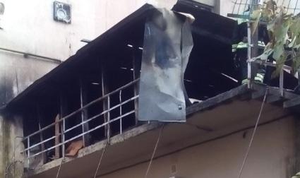 Дом 36 по улице Чебрикова в Сочи после пожара 14 ноября 2017 года. Фото: Светлана Кравченко для "Кавказского узла". Дом 36 по улице Чебрикова в Сочи после пожара 14 ноября 2017 года. Фото: Светлана Кравченко для "Кавказского узла".