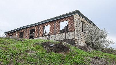 Брошенный дом в селе Чарыглы. Фото © Sputnik / Murad Orujov
https://ru.sputnik.az/karabakh/20171111/412709283/obstrel-karabah-pulemety-okkupirovannye-rajony.html