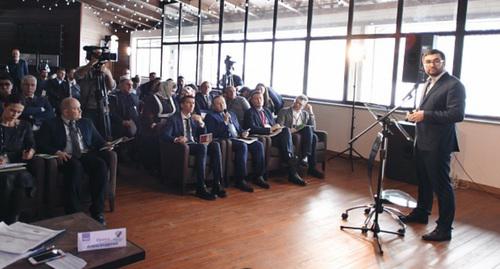 Участники бизнес-форума "Инвестируй в Кавказ!". Фото пресс-службы министерства по делам Северного Кавказа, http://www.minkavkaz.gov.ru/press-center/news/5330/ Участники бизнес-форума "Инвестируй в Кавказ!". Фото пресс-службы министерства по делам Северного Кавказа, http://www.minkavkaz.gov.ru/press-center/news/5330/