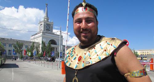 Египетский болельщик в Волгограде. 25 июня 2018 г. Фото Вячеслава Ященко для "Кавказского узла" Египетский болельщик в Волгограде. 25 июня 2018 г. Фото Вячеслава Ященко для "Кавказского узла"