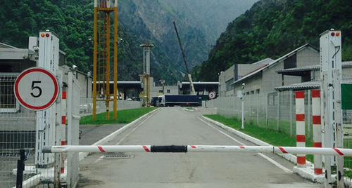 КПП "Верхний Ларс". Фото Ахмеда Альдебирова для "Кавказского узла"