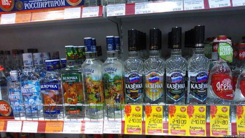 Витрина с алкоголем. Фото RFE/RL Витрина с алкоголем. Фото RFE/RL