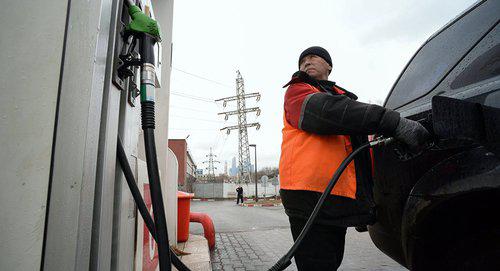 Заправка автомобиля. Фото: Sputnik / Maksim Blinov
https://ru.sputnik.az/economy/20180307/414345524/benzin-kachestvo-prodazha-avtomobili.html Заправка автомобиля. Фото: Sputnik / Maksim Blinov
https://ru.sputnik.az/economy/20180307/414345524/benzin-kachestvo-prodazha-avtomobili.html