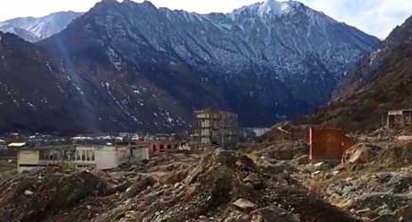 Тырныаузский горно-обогатительный комбинат. Скриншот с видео в Youtube пользователя Эльдара Шилибеева
 https://www.youtube.com/watch?v=uw0TaGWVAdA