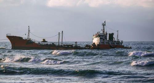 Танкер. Фото:  photo: Sputnik / Kirill Yas'ko
https://sputnik-georgia.ru/incidents/20180824/241830136/MID-tanker-s-gruzinskimi-morjakami-najden.html