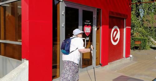 Ночное кафе возле Ривьерского моста в Сочи. Фото Светланы Кравченко для "Кавказского узла"