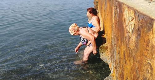 Отдыхающие на пляже "Ривьера". Фото Светланы Кравченко для "Кавказского узла" Отдыхающие на пляже "Ривьера". Фото Светланы Кравченко для "Кавказского узла"