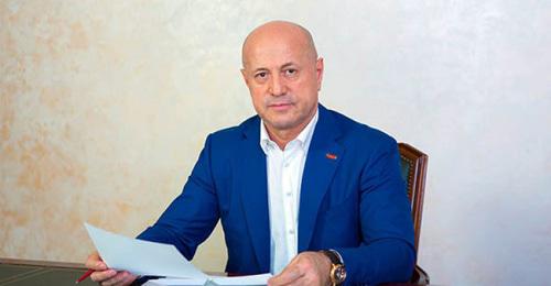 Магомедрасул Омаров. Фото: Г. Градов https://chernovik.net/content/sredniy-klass/magomedrasul-omarov-my-namereny-reshat-problemy-naroda Магомедрасул Омаров. Фото: Г. Градов https://chernovik.net/content/sredniy-klass/magomedrasul-omarov-my-namereny-reshat-problemy-naroda