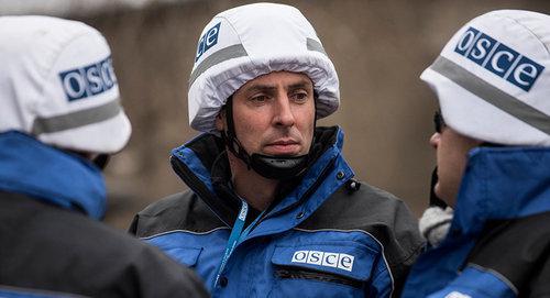 Сотрудники ОБСЕ во время мониторинговой миссии. 
Фото OSCE Special Monitoring Mission / OSCE SMM monitoring

