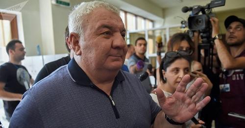 Юрий Хачатуров. Фото © Sputnik / Asatur Yesayants https://ru.armeniasputnik.am/politics/20180728/13514013/sud-prinyal-reshenie-genseka-odkb-vypustyat-pod-zalog.html Юрий Хачатуров. Фото © Sputnik / Asatur Yesayants https://ru.armeniasputnik.am/politics/20180728/13514013/sud-prinyal-reshenie-genseka-odkb-vypustyat-pod-zalog.html