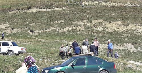 Жители села Кенделен. 18 сентября 2018 г. Фото Людмилы Маратовой для "Кавказского узла" Жители села Кенделен. 18 сентября 2018 г. Фото Людмилы Маратовой для "Кавказского узла"