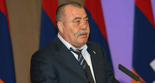 Манвел Григорян. Фото © Photo: Union of "Yerkrapah" official site
 https://ru.armeniasputnik.am/politics/20180617/12716707/general-manvel-grigoryan-resheniem-suda-ostanetsya-pod-strazhej.html