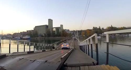 Понтонный мост на Зеленый остров в Ростове-на-Дону. Скриншот с видео пользователя 
Георгия Масюка
https://www.youtube.com/watch?v=O0t8oEmDwQ0