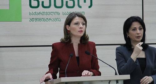 Анна Микеладзе (слева). Фото: © FB / CEC of Georgia https://sputnik-georgia.ru/politics/20180428/240246113/Vybory-v-Gruzii-CIK-prizval-partii-i-ih-storonnikov-k-spokojstviju.html
