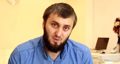 Проповедник из Дагестана Абу Умар Саситлинский в Сирии. Фото кадр видео UmaraskhabM
https://www.youtube.com/watch?v=BI8unxcXw3Q