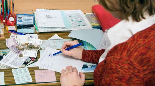 Женщина планирует расходы. Фото pixabay.com