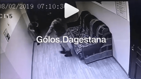 Скриншот публикации видео жестокого обращения с ребенком в детдоме Каспийска, https://www.instagram.com/p/BujolF3nfVg/