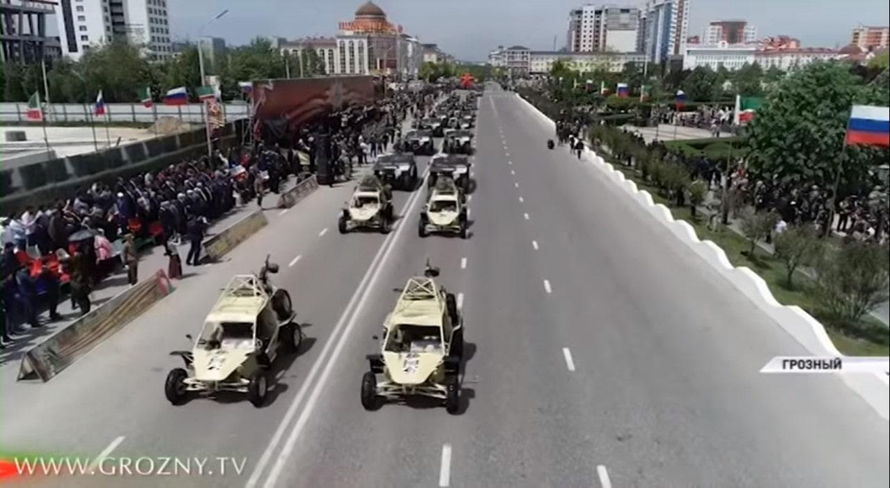 Багги «Чаборз» на военном параде в Грозном 9 мая 2019 года. Кадр сюжета телеканала «Грозный» https://www.youtube.com/watch?v=-ZBCywGHQ0w.