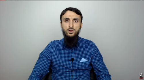 Блогер Тумсо Абдурахманов. Скриншот с видео Youtube-канала 
ABU-SADDAM SHISHANI
https://www.youtube.com/watch?v=6yZgZPSYIMo