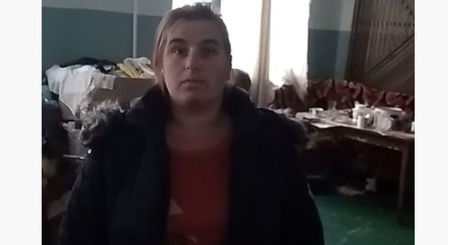 Жительница Прохладного Елены Катковой в актовом зале общежития. Стоп-кадр видео YouTube канала "Анастасия за закон" https://www.youtube.com/watch?reload=9&v=A5dBH1otHZ8&t=383s Жительница Прохладного Елены Катковой в актовом зале общежития. Стоп-кадр видео YouTube канала "Анастасия за закон" https://www.youtube.com/watch?reload=9&v=A5dBH1otHZ8&t=383s
