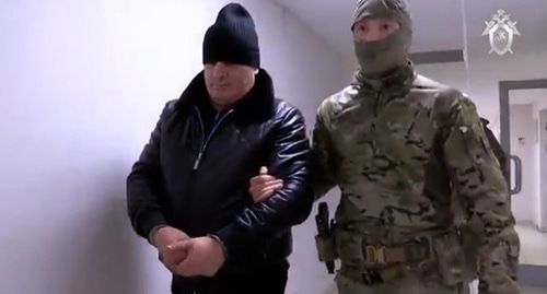 Хасан Полонкоев под конвоем. Стоп-кадр оперативного видео Следственного комитета РФ https://yandex.ru/search/?