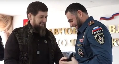 Рамзан Кадыров и Алихан Цакаев. Кадр видео  "Провёл совещание по вопросам образования." https://vk.com/ramzan