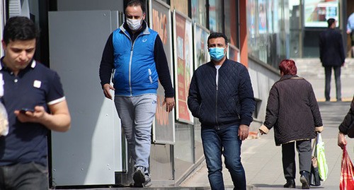 Жители Еревана в защитных масках на улицах города. Март 2020 г. Фото Тиграна Петросяна для "Кавказского узла"
