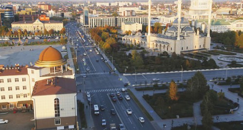 Водители на дорогах в Чечне. Фото: пресс-служба мэрии Грозного http://grozmer.ru/events/top-dorozhnyh-obektov-nacproekta-v-chech.html