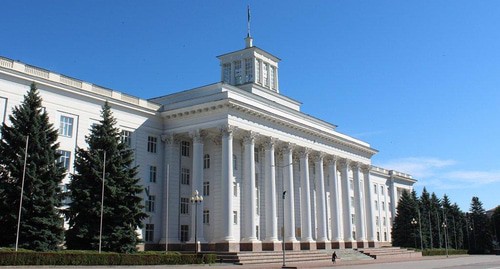 Здание правительства КБР. Фото пресс-cлужбы КБР https://glava.kbr.ru/component/content/?start=100 Здание правительства КБР. Фото пресс-cлужбы КБР https://glava.kbr.ru/component/content/?start=100
