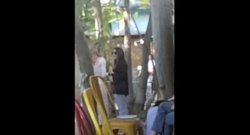 Посетители махачкалинского кафе "Дом 15". Стоп-кадр видео https://www.youtube.com/watch?v=Rhun5QnVb4Y&feature=emb_logo Посетители махачкалинского кафе "Дом 15". Стоп-кадр видео https://www.youtube.com/watch?v=Rhun5QnVb4Y&feature=emb_logo