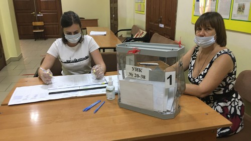 Голосование по конституционным поправкам в Краснодаре. 30 июня 2020 года. Фото Анны Грицевич для "Кавказского узла" Голосование по конституционным поправкам в Краснодаре. 30 июня 2020 года. Фото Анны Грицевич для "Кавказского узла"