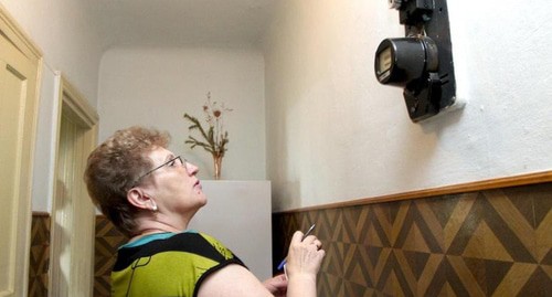 Женщина в квартире. Фото: Геннадий Аносов / Югополис
