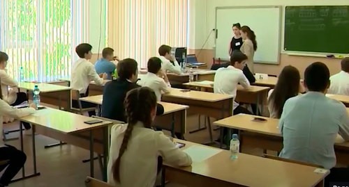 Школьники во время сдачи ЕГЭ в КБР. Кадр видео Вести КБР В Минпросвещения КБР разъяснили порядок проведения ЕГЭ. ВЕСТИ КБР https://www.youtube.com/watch?v=UHfUi2zm514&feature=emb_logo Школьники во время сдачи ЕГЭ в КБР. Кадр видео Вести КБР В Минпросвещения КБР разъяснили порядок проведения ЕГЭ. ВЕСТИ КБР https://www.youtube.com/watch?v=UHfUi2zm514&feature=emb_logo