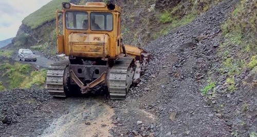 Дорожная техника убирает последствия селя на участке дороги Пшавели - Абано - Омало. Фото официальный сайт Департамент автомобильных дорог Грузии http://www.georoad.ge/ Дорожная техника убирает последствия селя на участке дороги Пшавели - Абано - Омало. Фото официальный сайт Департамент автомобильных дорог Грузии http://www.georoad.ge/