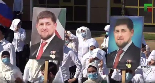 Акция в поддержку Кадырова. Стоп-кадр видео https://www.instagram.com/p/CDMsSjKFE4V/