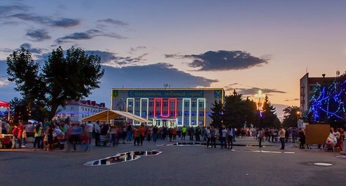 Вид на здание администрации города Прохладный КБР. Фото Igor Musatov https://ru.wikipedia.org/ Вид на здание администрации города Прохладный КБР. Фото Igor Musatov https://ru.wikipedia.org/