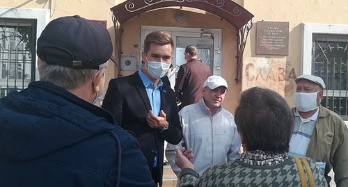 К суду пришло около 10 противников московского времени в Волгограде. 21 сентября 2020 г. Фото Татьяны Филимоновой для "Кавказского узла" К суду пришло около 10 противников московского времени в Волгограде. 21 сентября 2020 г. Фото Татьяны Филимоновой для "Кавказского узла"