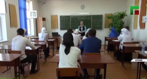 Урок в чеченской школе. Скриншот с видео ЧГТРК "Грозный" https://youtu.be/_-n2lqLS-iE 