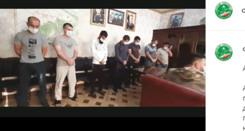 Семь задержанных в Курчалоевском районе мужчин подвергаются порицанию в отделе полиции. Кадр видео канала "Чечня онлайн" в instagram https://www.instagram.com/p/CEgy-T4HfHf/