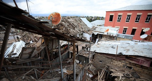 Гянджа в руинах после обстрела 4-5 октября. Фото Азиза Каримова для "Кавказского узла"