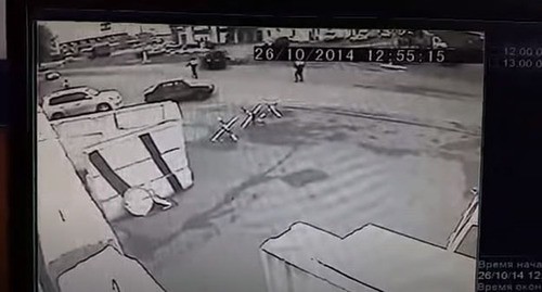 На месте ДТП. 26 октября 2014 г. Стоп-кадр видео https://www.youtube.com/watch?v=5oAur-NixCA&feature=emb_logo На месте ДТП. 26 октября 2014 г. Стоп-кадр видео https://www.youtube.com/watch?v=5oAur-NixCA&feature=emb_logo