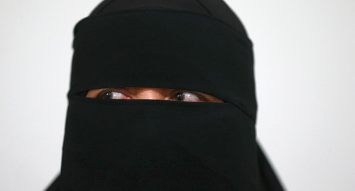 Женщина в хиджабе. Фото REUTERS/Osman Orsal
