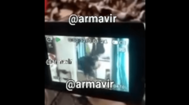 Скриншот видео избиения ребенка. https://vk.com/armavir_news?w=wall-54801394_369456