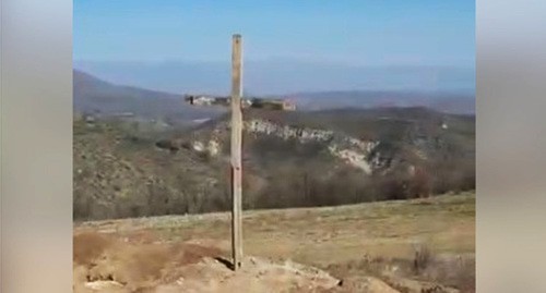 Сюникская область. Скриншот видео https://ru.armeniasputnik.am/society/20210215/26453950/Ombudsmen-Armenii-predstavil-dokazatelstva-strelby-VS-Azerbaydzhana-bliz-Syunika.html Сюникская область. Скриншот видео https://ru.armeniasputnik.am/society/20210215/26453950/Ombudsmen-Armenii-predstavil-dokazatelstva-strelby-VS-Azerbaydzhana-bliz-Syunika.html