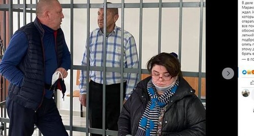 Заседание о продлении срока ареста ставропольскому юристу Сергею Маракову и его адвокаты в Ленинском райсуде Грозного. январь 2020 года. Скриншот поста на странице Андрея Сабинина в Facebook https://www.facebook.com/photo?fbid=3971759139515270&set=a.511013482256537 Заседание о продлении срока ареста ставропольскому юристу Сергею Маракову и его адвокаты в Ленинском райсуде Грозного. январь 2020 года. Скриншот поста на странице Андрея Сабинина в Facebook https://www.facebook.com/photo?fbid=3971759139515270&set=a.511013482256537